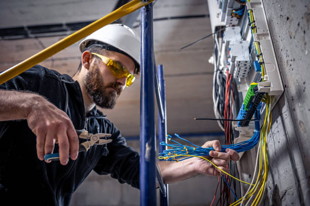 Best Licensed Electrician  in Deschutes River Woods, OR